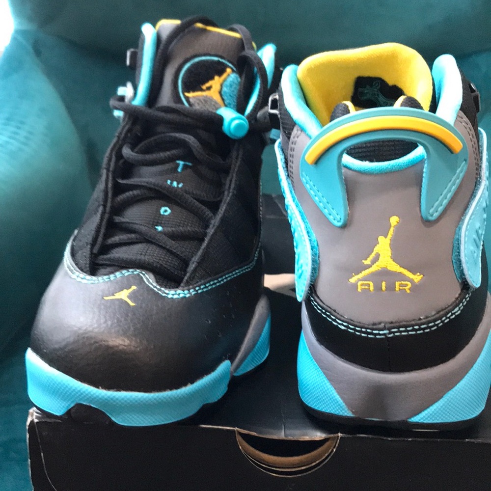 Retro Jordan 6 rings varsity